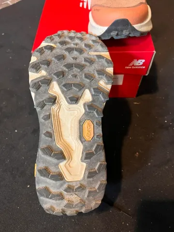 Used New Balance Hierro v9 bike — image 4 of 4