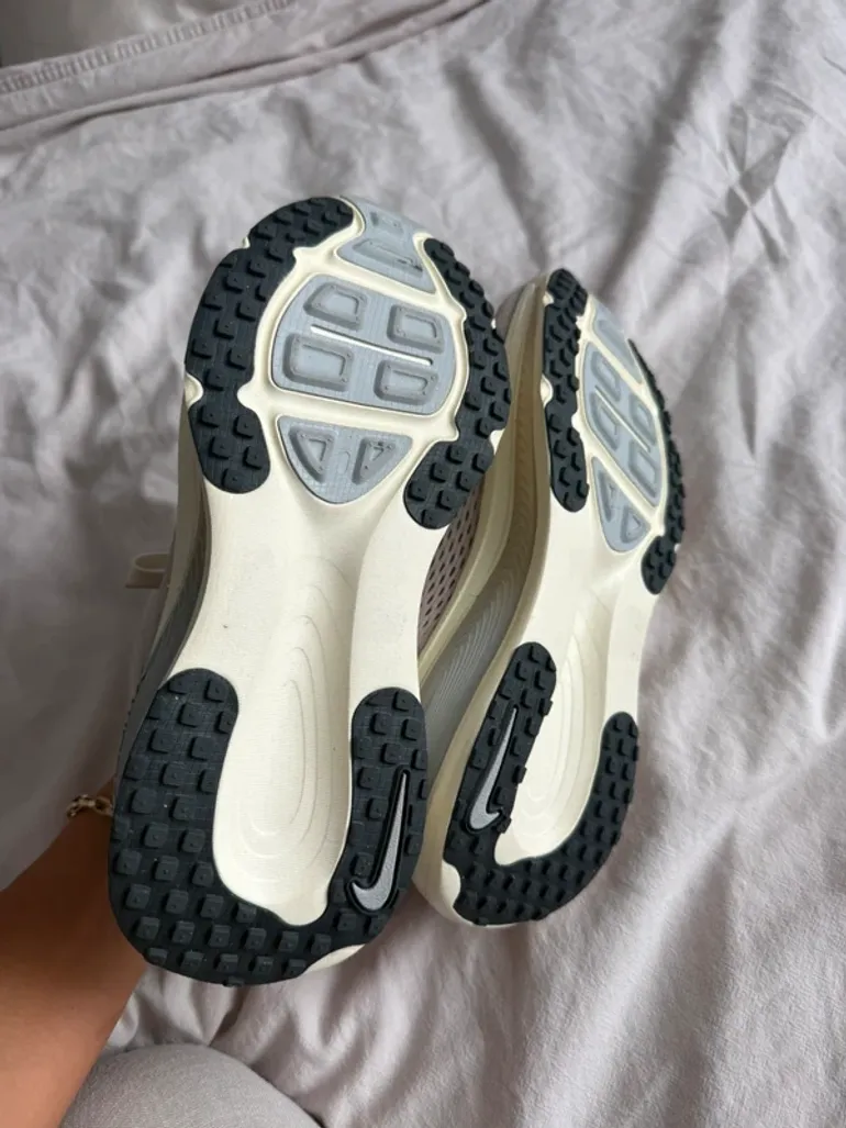 Gebrauchtes Nike Vomero 18 SE bike — Bild 2 von 4