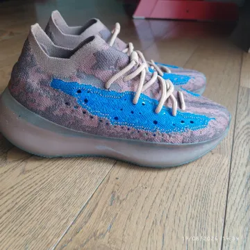 Used Adidas Yeezy Boost 380 bike — image 2 of 7