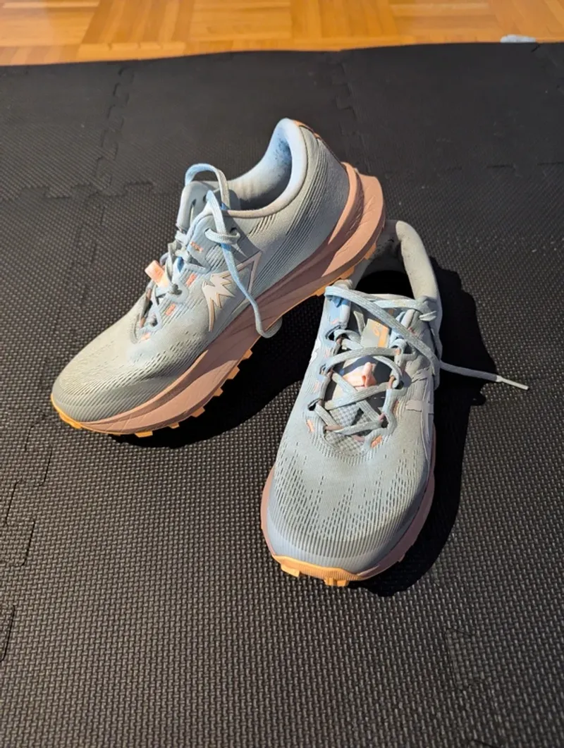 Used Asics Fuji Lite 6 Running Shoes
