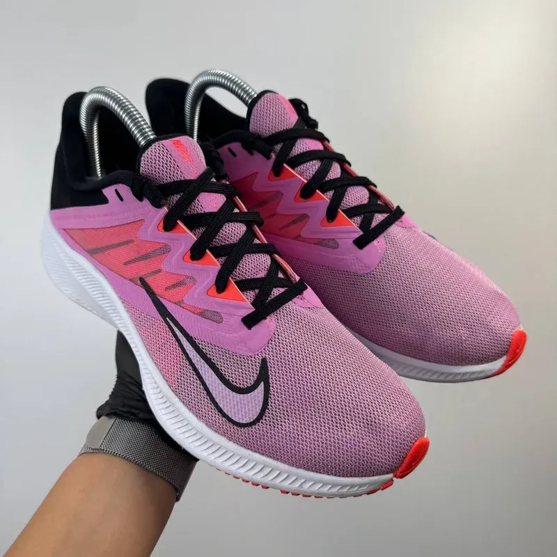 Used Clean Quest 3 Running Shoes
