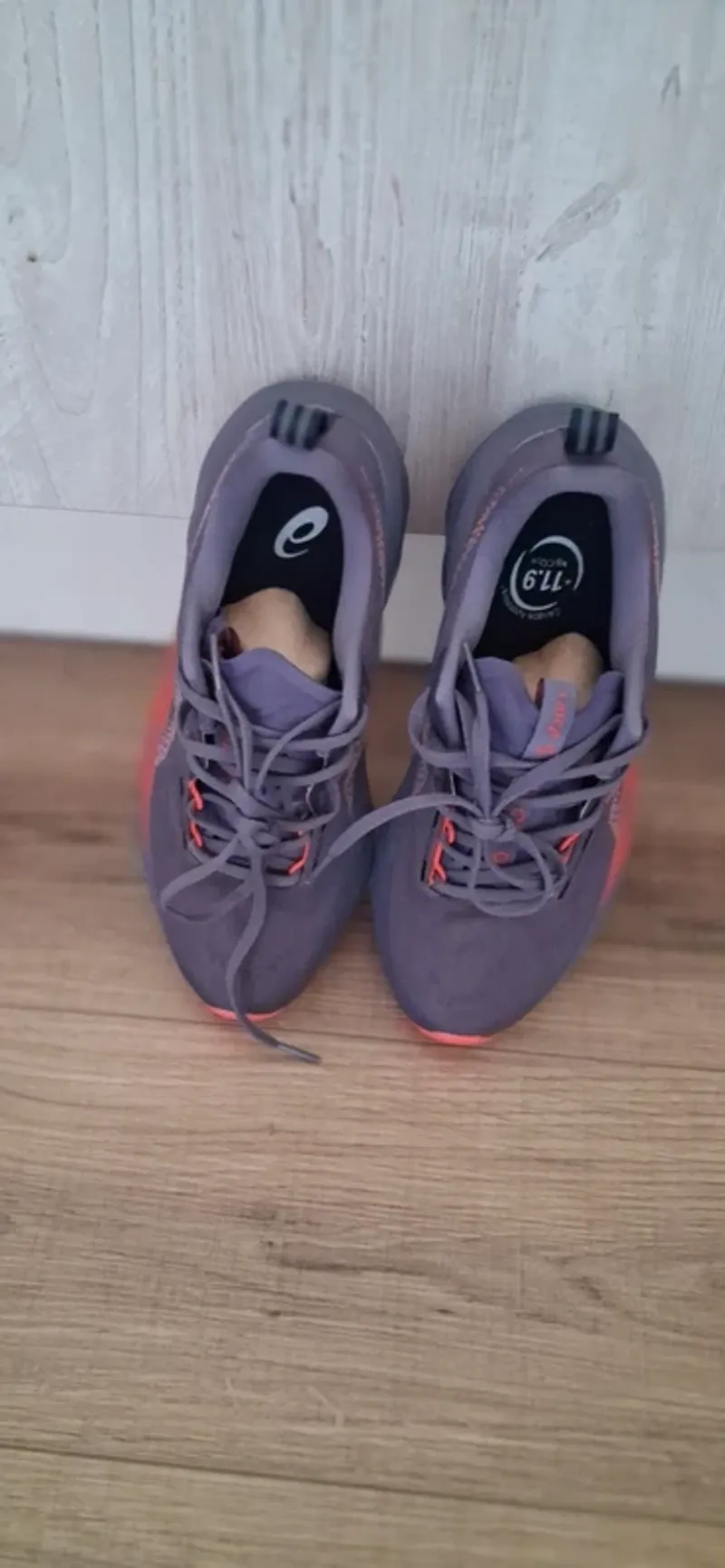 Używany Asics Novablast 5 Running Shoes