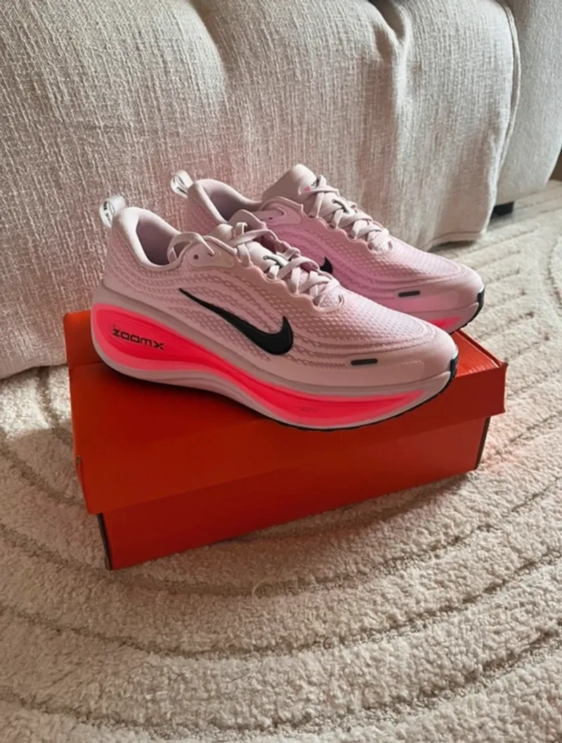 Used Rose Vomero Plus Running Shoes