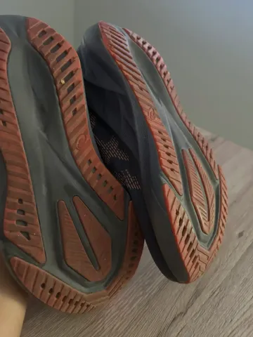 Używany Asics Novablast 5 bike — zdjęcie 3 z 3