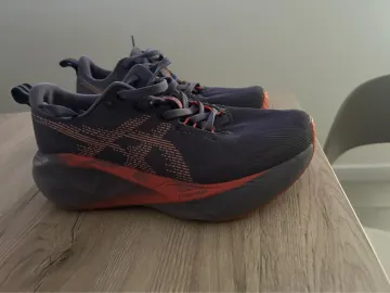 Używany Asics Novablast 5 bike — zdjęcie 1 z 3