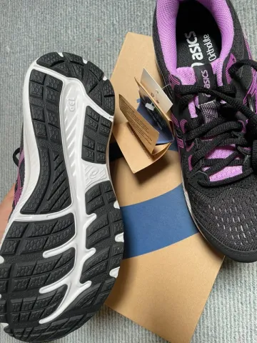 Used Asics Contend 8 bike — image 3 of 4