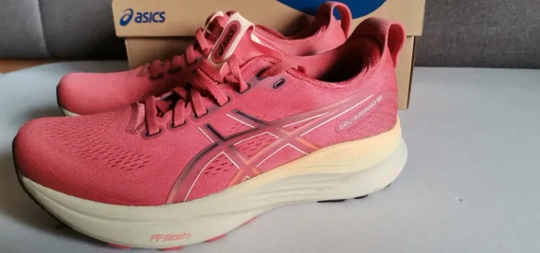 Used Asics Gel Kayano 32 bike — image 7 of 11