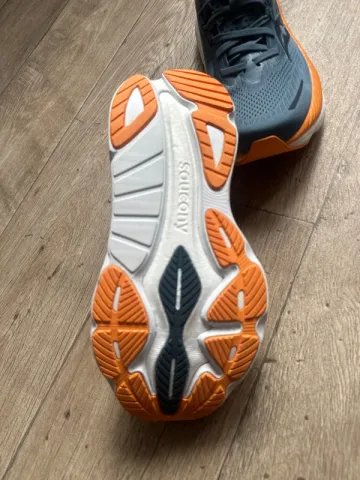 Used Saucony Hurricane 24 bike — image 3 of 5