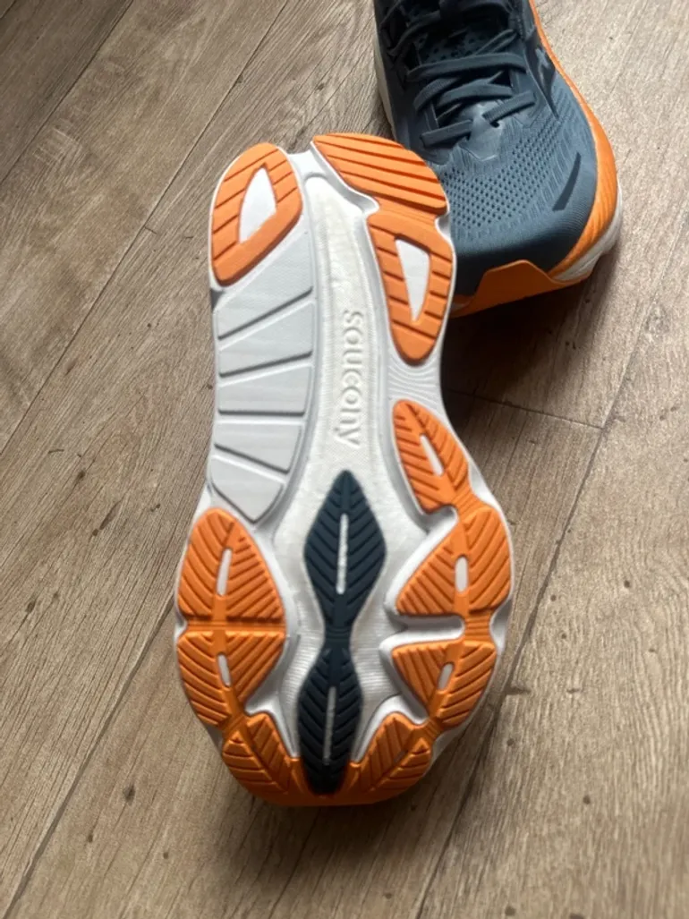 Used Saucony Hurricane 24 bike — image 3 of 5