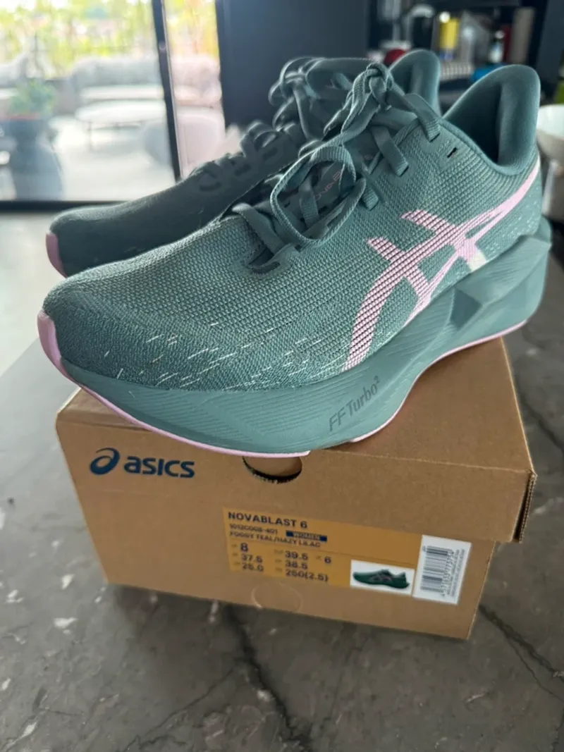 Używany Asics Novablast 6 Running Shoes