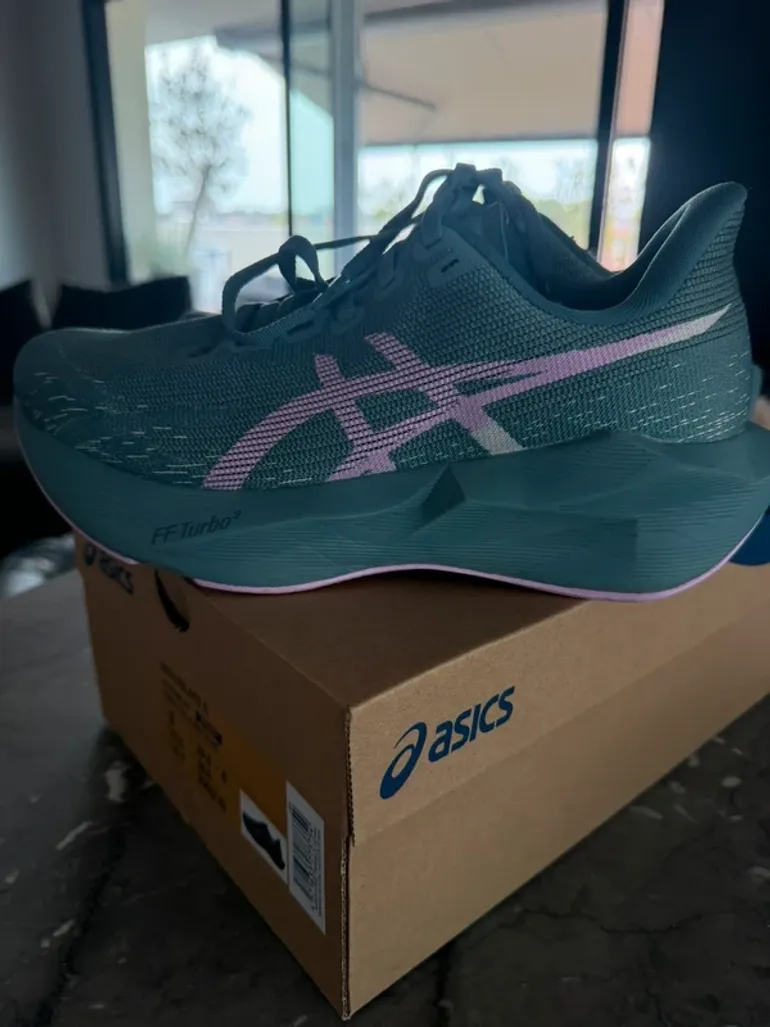 Używany Asics Novablast 6 bike — zdjęcie 4 z 9