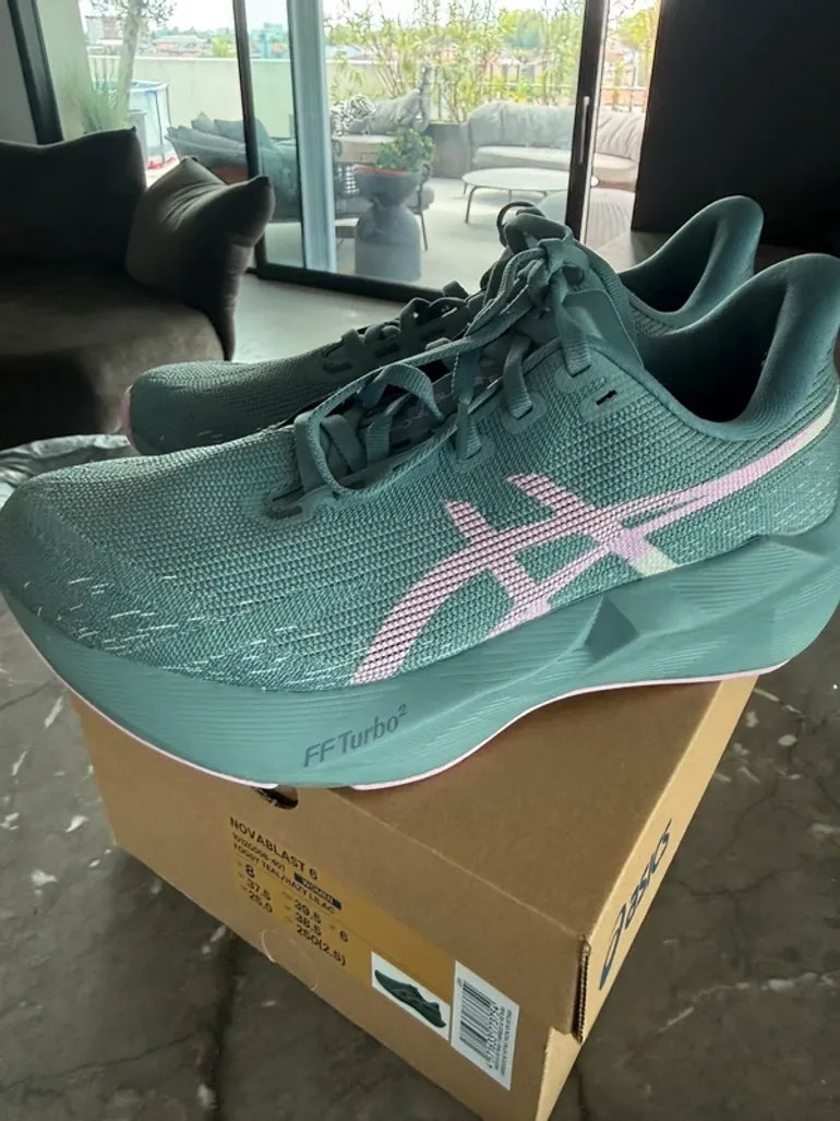 Używany Asics Novablast 6 bike — zdjęcie 2 z 9
