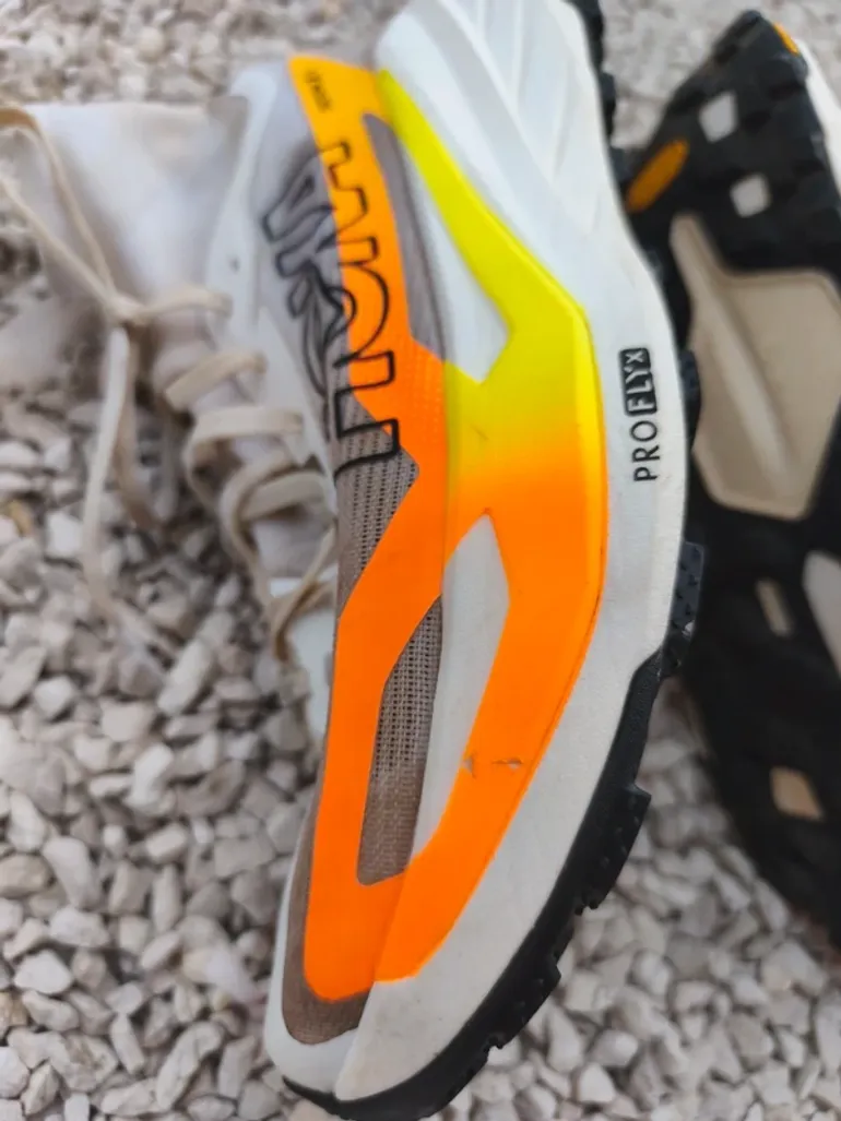 Hoka Tecton X 4 bike usato — immagine 5 di 7