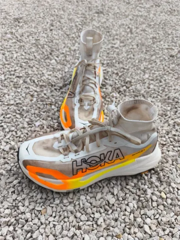 Hoka Tecton X 4 bike usato — immagine 2 di 7