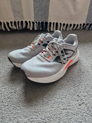 Used New Balance Fuelcell Propel V5 bike — image 1 of 8