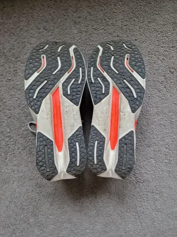 Used New Balance Fuelcell Propel V5 bike — image 7 of 8