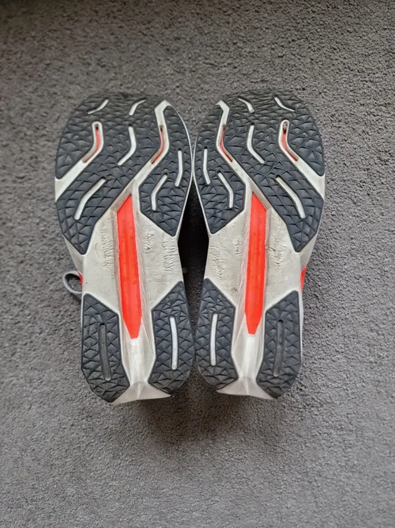 Used New Balance Fuelcell Propel V5 bike — image 7 of 8