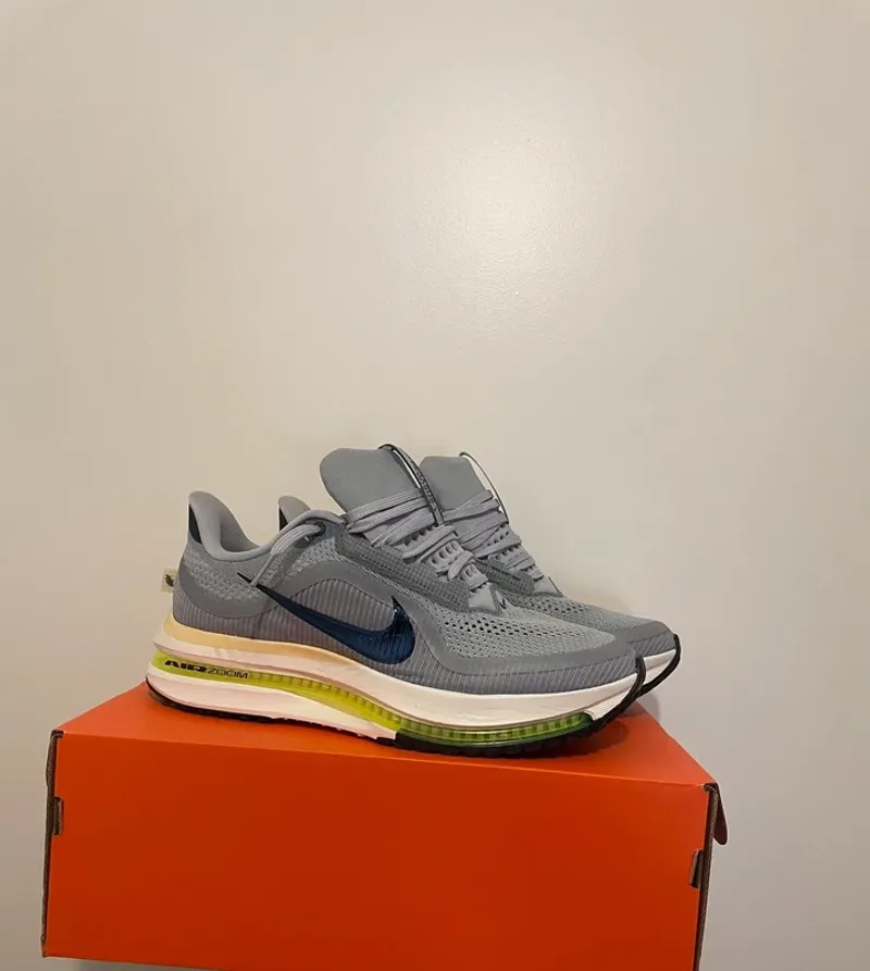 Used Pegasus Air Zoom Running Shoes
