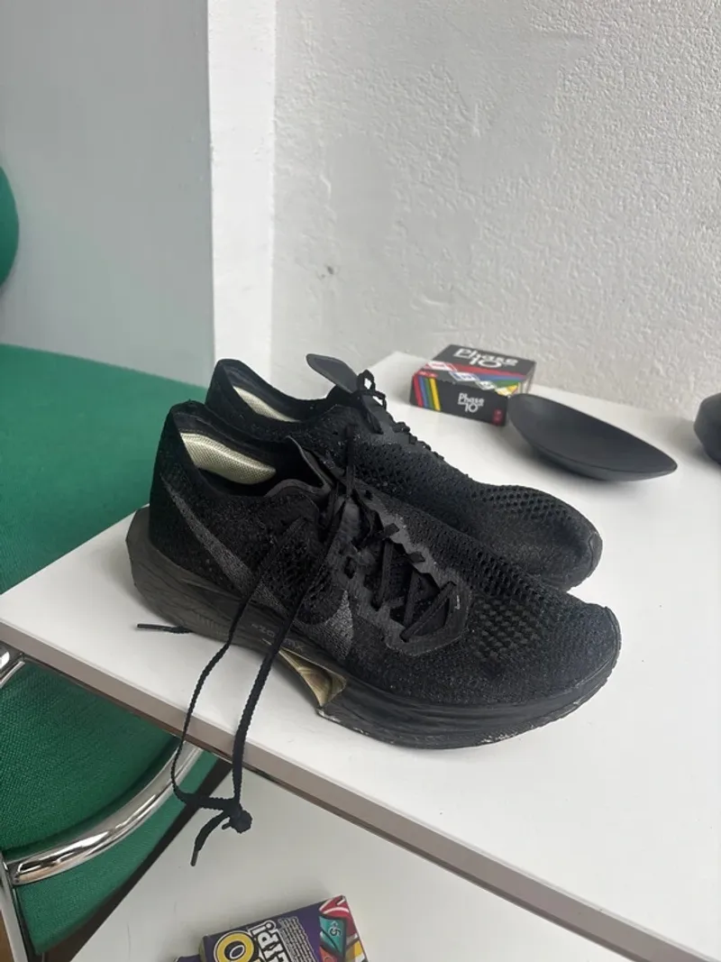 Used Nike Flyknit ZoomRacer Running Shoes