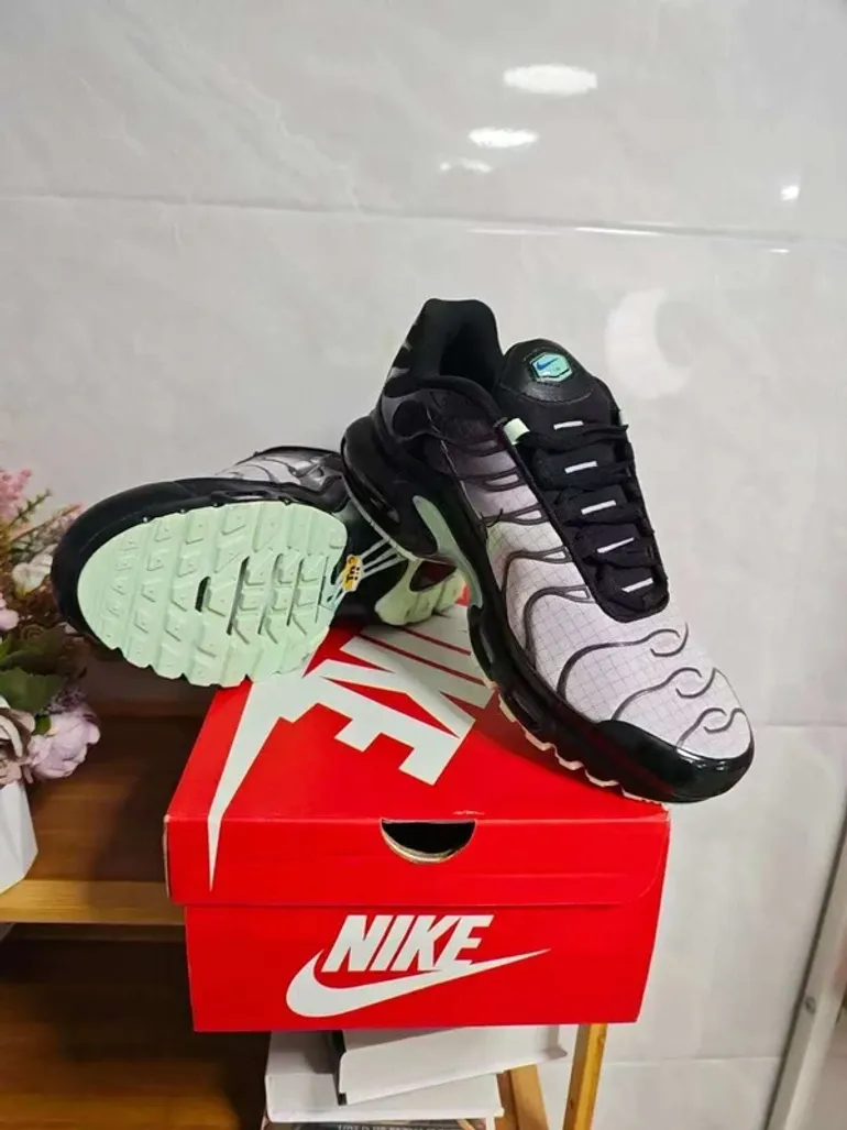 Używany Nike Air Max Plus TN bike — zdjęcie 2 z 4