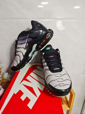 Używany Nike Air Max Plus TN bike — zdjęcie 3 z 4