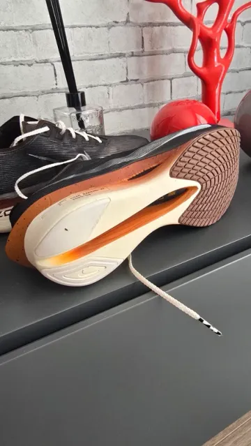 Używany Nike Vaporfly Next% 4 bike — zdjęcie 5 z 6
