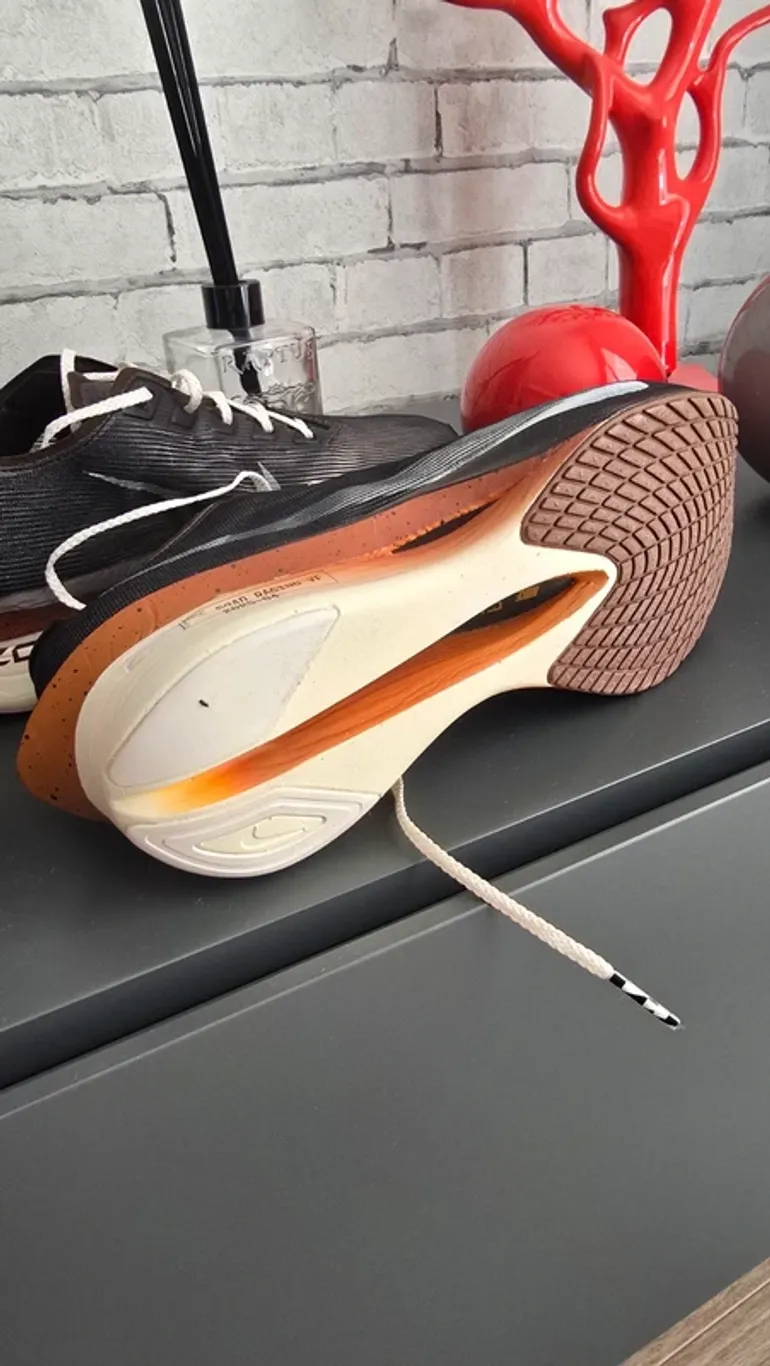 Używany Nike Vaporfly Next% 4 bike — zdjęcie 5 z 6