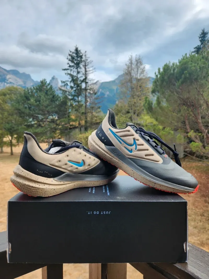 Used Nike Air Winflo 9 Shield Running Shoes