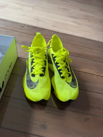 Used Nike Air Zoom Alphafly NEXT% bike — image 4 of 9