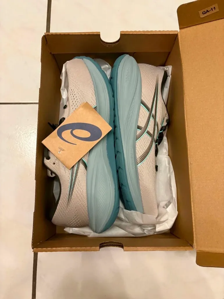 Used Asics Gel Cumulus 28 bike — image 1 of 4
