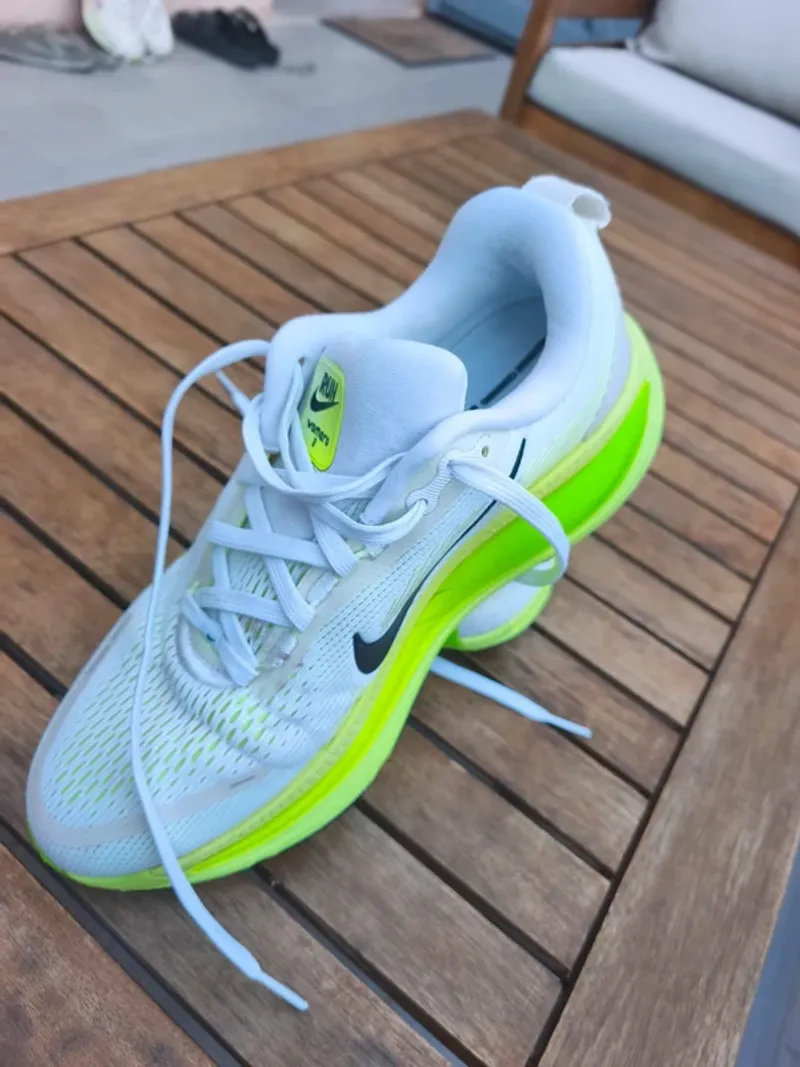 Used Nike Vomero 18 Running Shoes