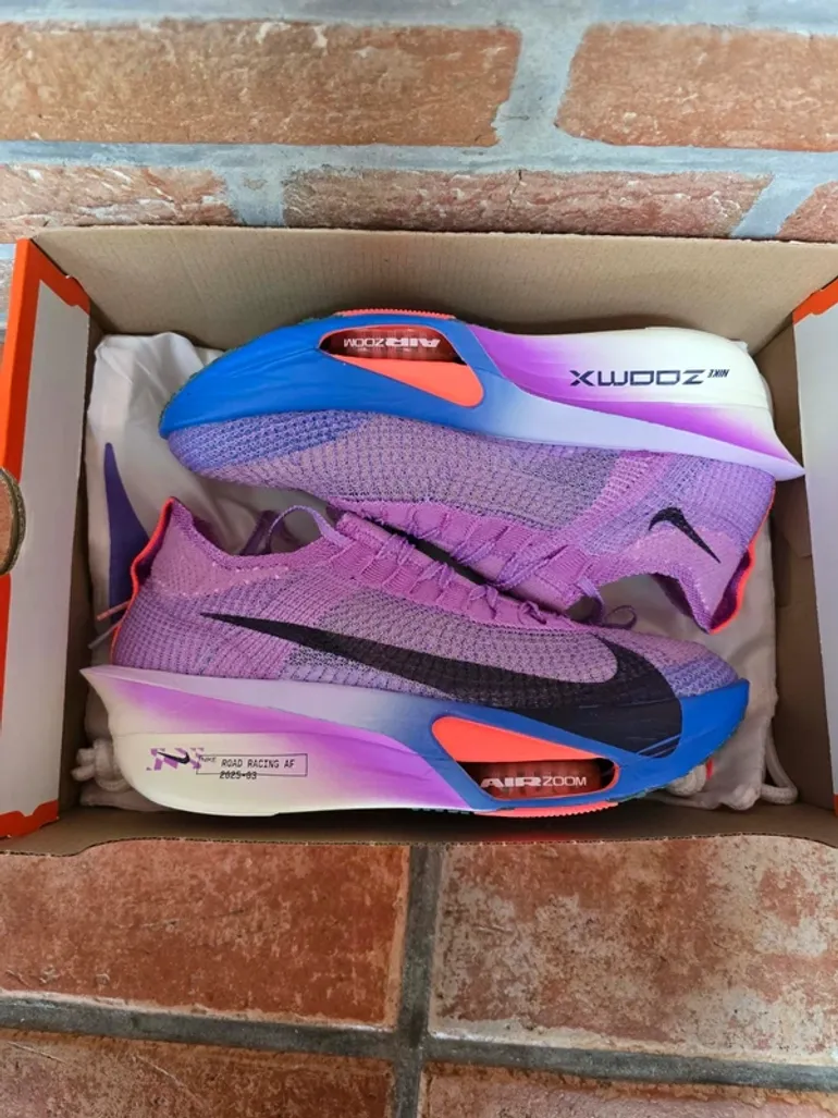 Used Nike Air Zoom Alphafly Next% 3 bike — image 5 of 7