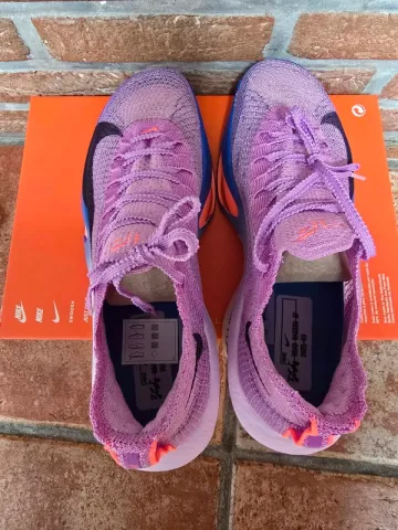 Used Nike Air Zoom Alphafly Next% 3 bike — image 3 of 7