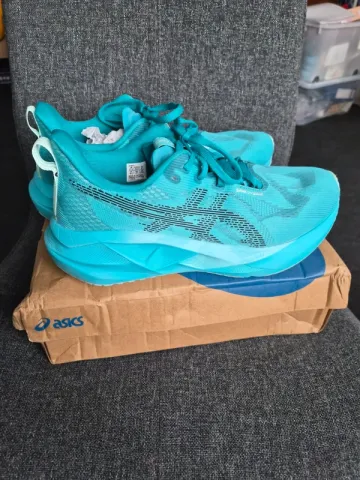 Used Asics Novablast 5 bike — image 1 of 8