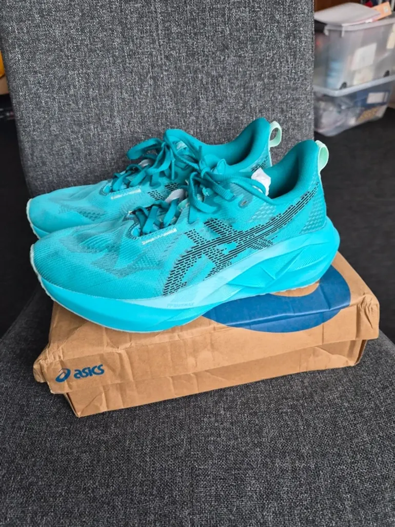 Used Asics Novablast 5 bike — image 2 of 8