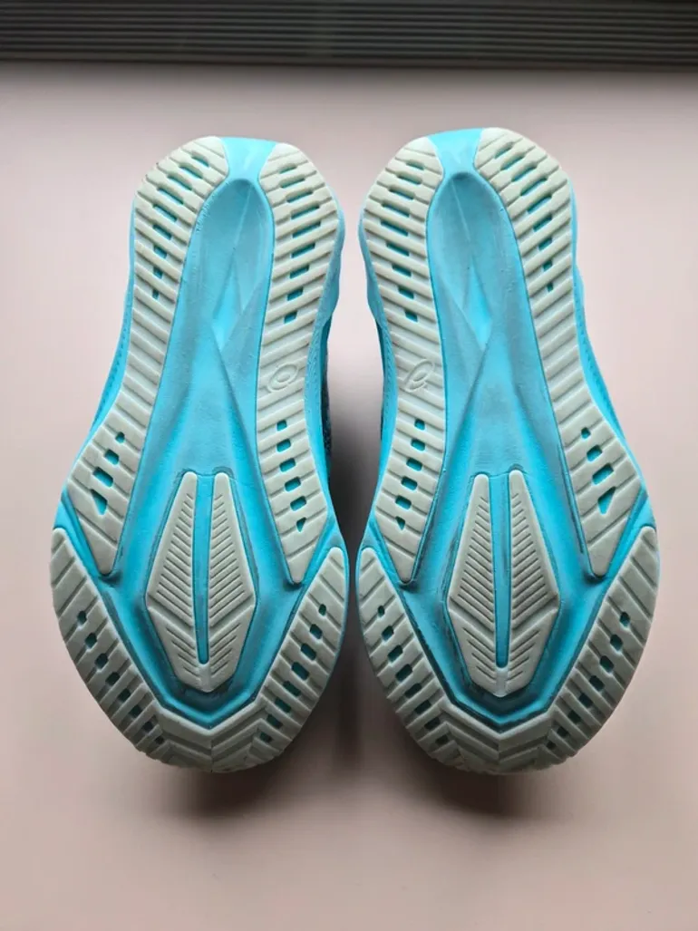 Used Asics Novablast 5 bike — image 5 of 8