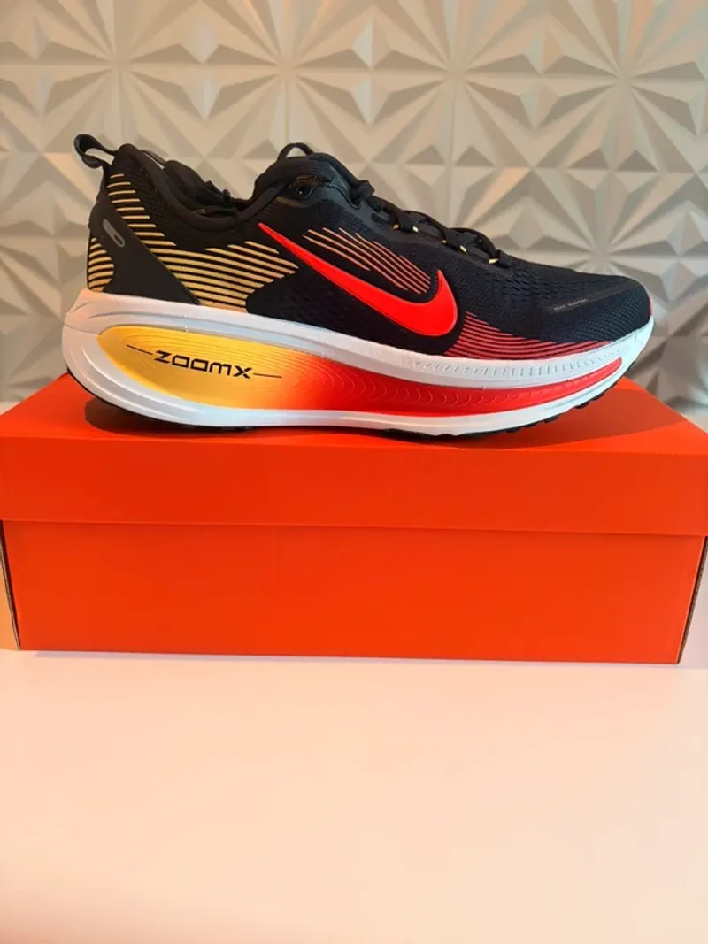 Used Nike Vomero 18 Running Shoes