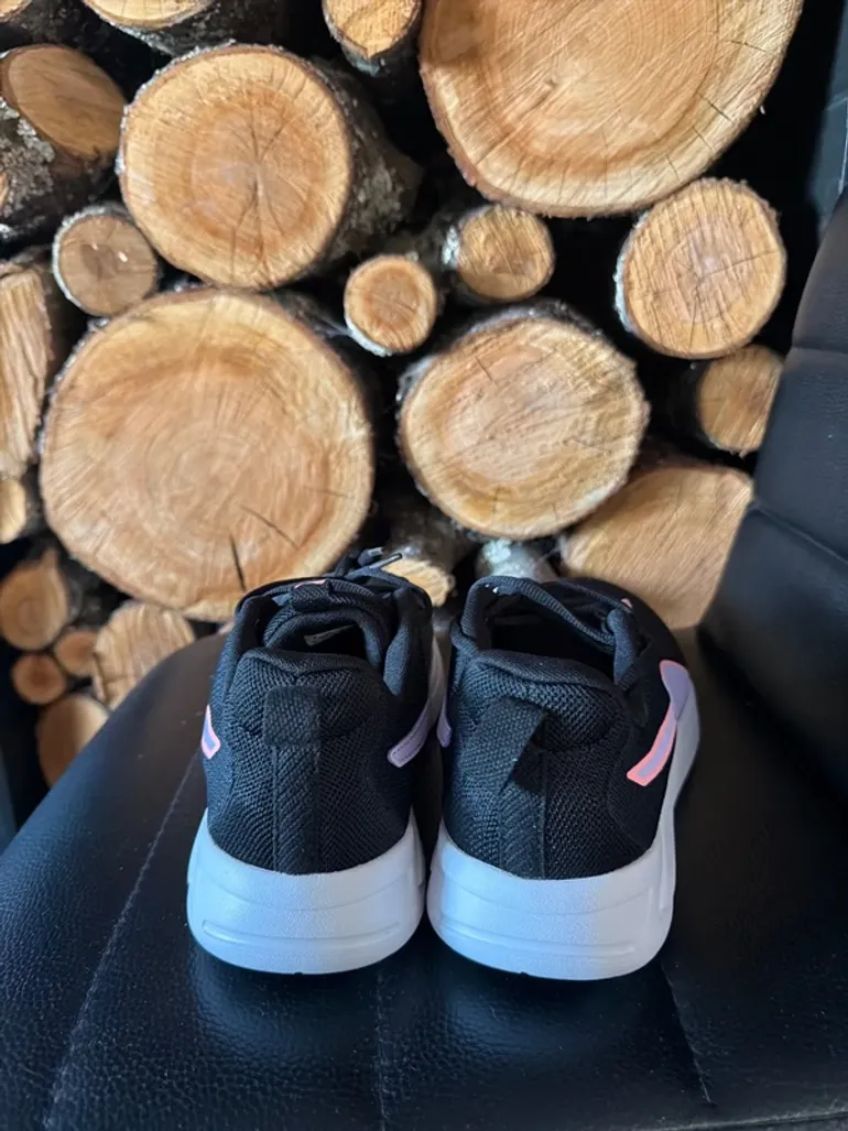Used Puma Running Shoes bike — image 4 of 7