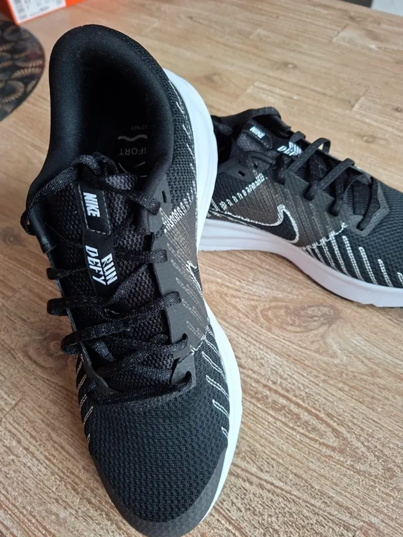 Used Nike Run Defy Running Shoes