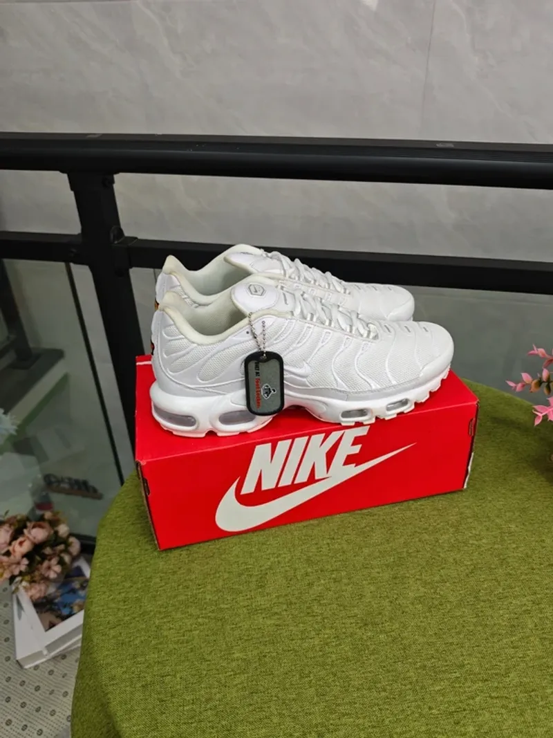 Used Nike Air Max Portal TN Running Shoes