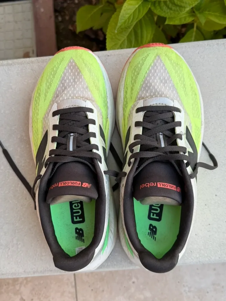 Używany New Balance Fuelcell Rebel V5 bike — zdjęcie 2 z 3