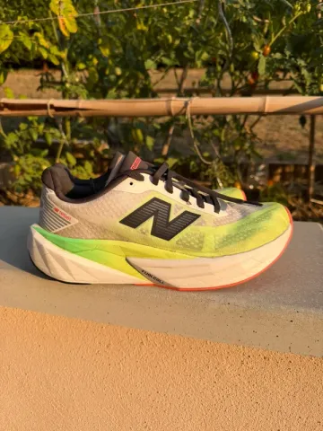 Używany New Balance Fuelcell Rebel V5 bike — zdjęcie 3 z 3