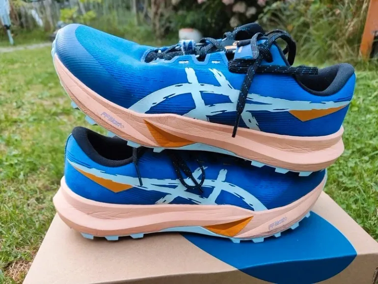 Used Asics Fuji lite 6 bike — image 3 of 5