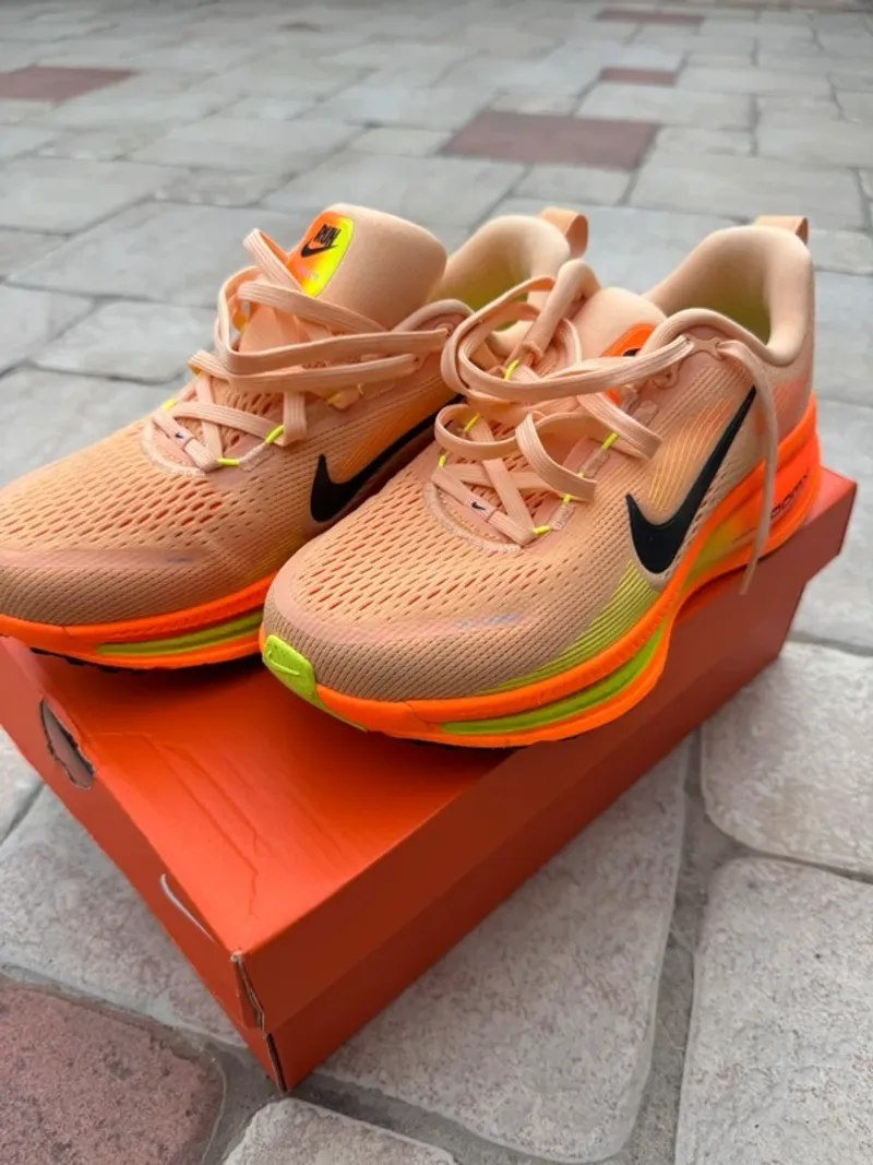 Used Orange Vomero 18 Running Shoes