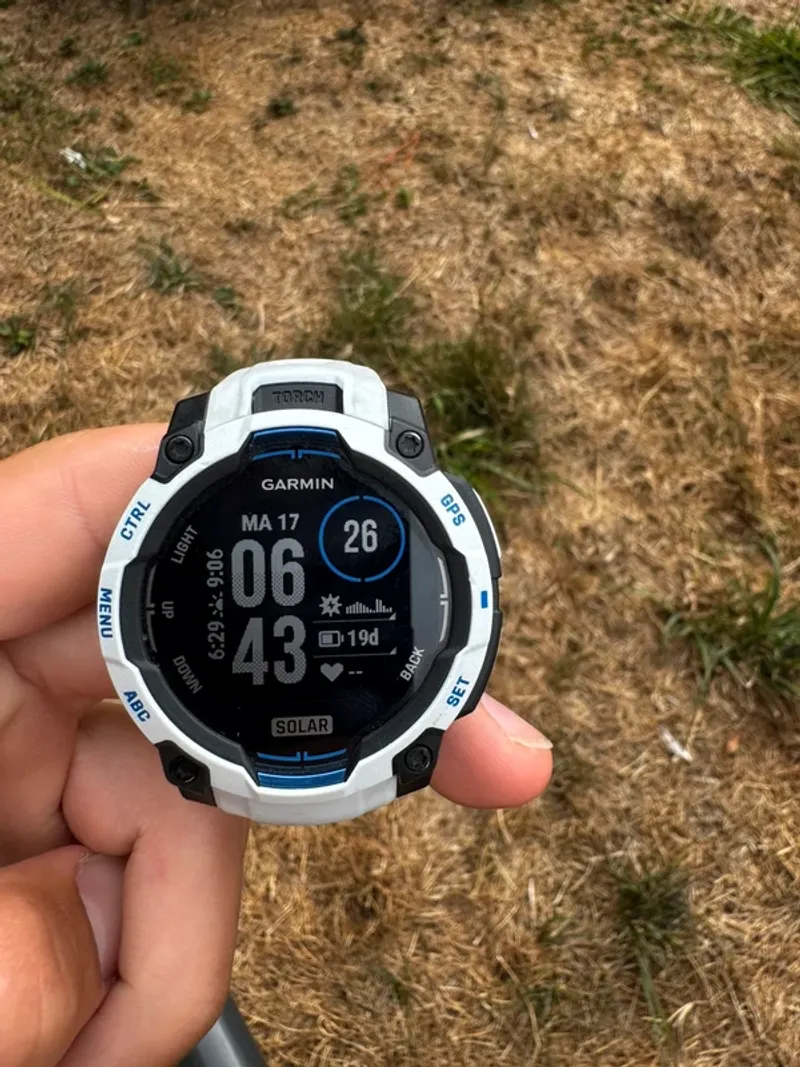 Käytetty Garmin Instinct 3 Solar Electronics