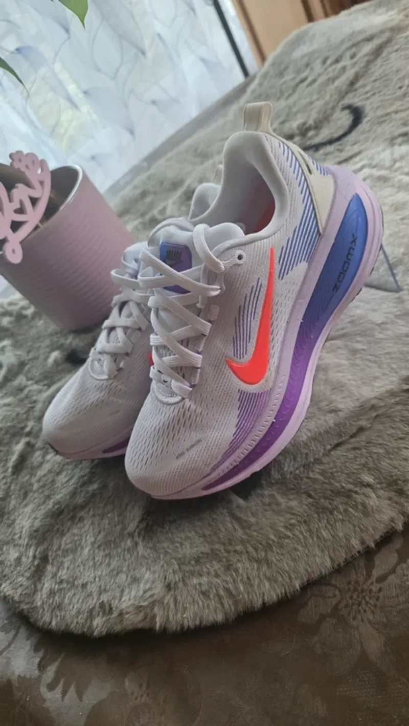 Gebrauchtes Nike Vomero 18 Running Shoes