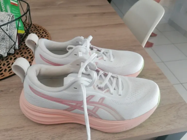 Used Asics Running Shoes bike — image 2 of 5
