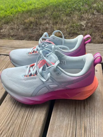 Używany Asics Novablast 5 bike — zdjęcie 2 z 6