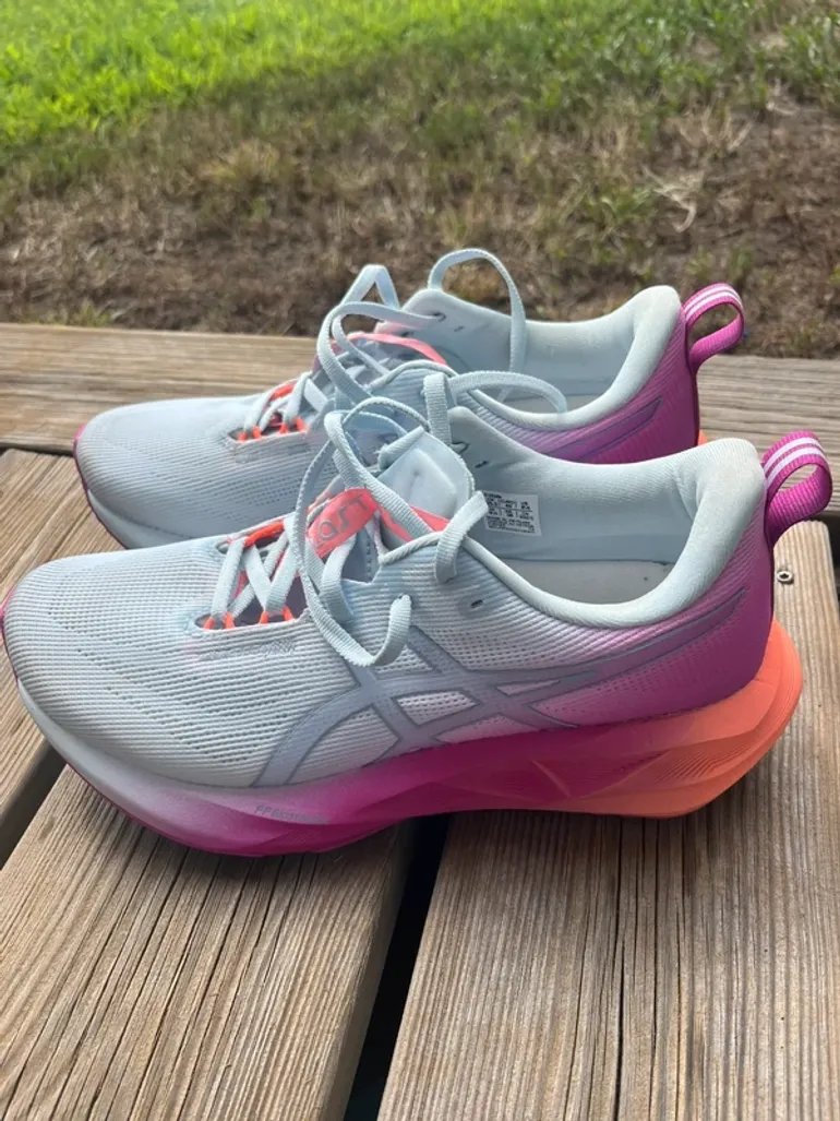 Używany Asics Novablast 5 bike — zdjęcie 2 z 6