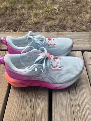 Używany Asics Novablast 5 bike — zdjęcie 3 z 6